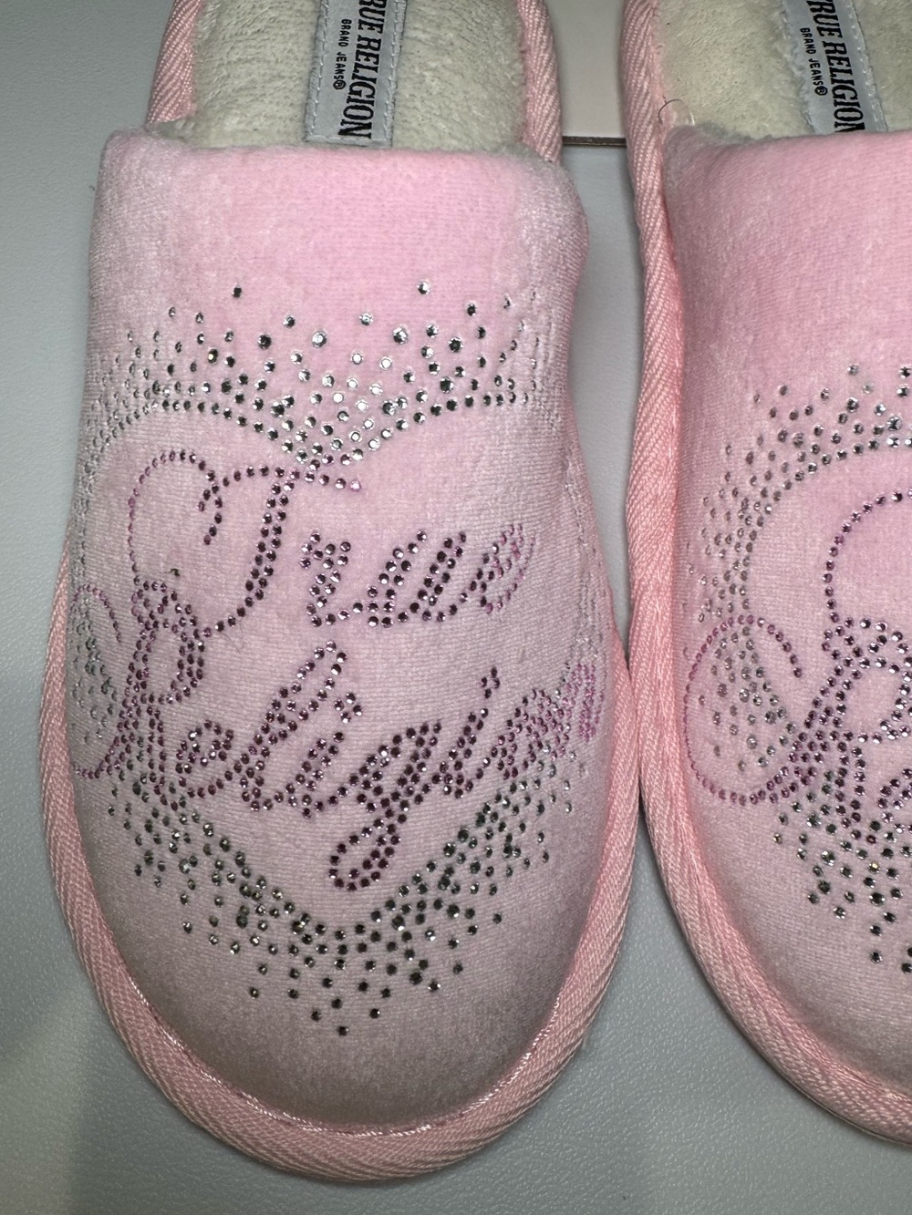 True Religion Pink Rhinestone Plush Slippers - Medium 6.5-7.5 - Picture 2 of 3